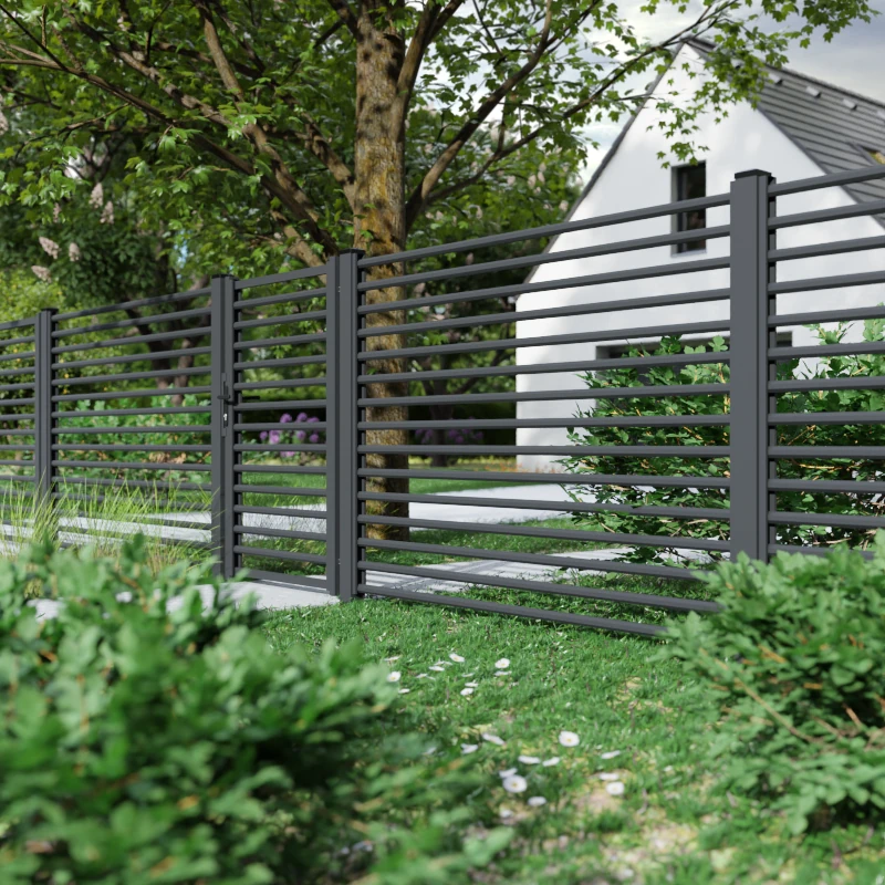 Przykładowa aranżacja ogrodzenia palisadowego z wykorzystaniem sztachet 8K w systemie ogrodzeniowym Kam-Eko